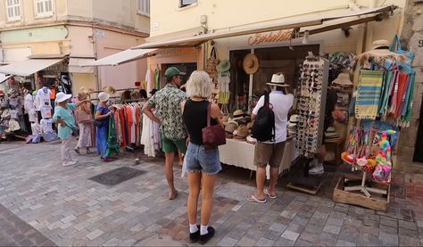 Emma Chamberlain In Italy, Emma Chamberlain Venice, Emma Chamberlain Sambas, Emma Chamberlain South Of France, Emma Chamberlain Europe, Emma Chamberlain Travel, Emma Chamberlain House, Emma Outfits, England Aesthetic