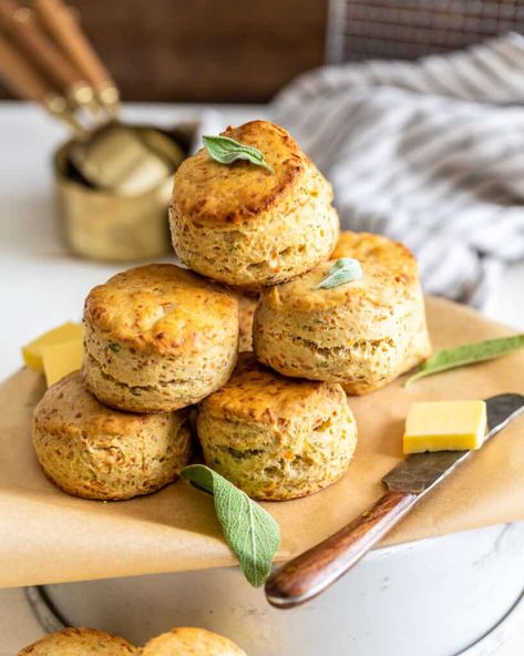 Sage Biscuits, Chive Biscuits, Sour Cream Biscuits, Butter Biscuit, Biscuit Bread, Biscuit Rolls, Buttermilk Biscuits, Biscuit Recipe, Dinner Rolls