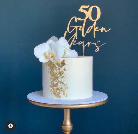 Simple 50th Birthday Cake, Orchid Cake Birthday, Orchid Cake Ideas, 50 Wedding Anniversary Cake, 50th Anniversary Cake Ideas, 50 Anniversary Cake, White And Gold Birthday Cake, 60th Birthday Cake For Mom, White Floral Cake