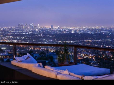 Spectacular Home With Breath Taking View - Houses for Rent in Hollywood Hills, California, United States Los Angeles Penthouse, Condo Penthouse, Penthouse View, Mansion Aesthetic, Castle Exterior, New York Vibes, Hollywood Hills Homes, Hollywood Homes, Luxury Penthouse