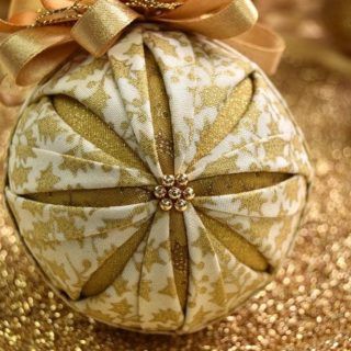 Using the Windmill Pattern to Create Crown Ornaments – Ornament Girls Quilted Ornaments Christmas, Quilted Ornaments Tutorial Free Pattern, Folded Fabric Ornaments Free Pattern, Kimekomi Ornaments Tutorials, Styrofoam Ornaments, Christmas Floral Arrangements Diy, Diy Quilted Christmas Ornaments, Quilted Fabric Ornaments, Sew Ornaments