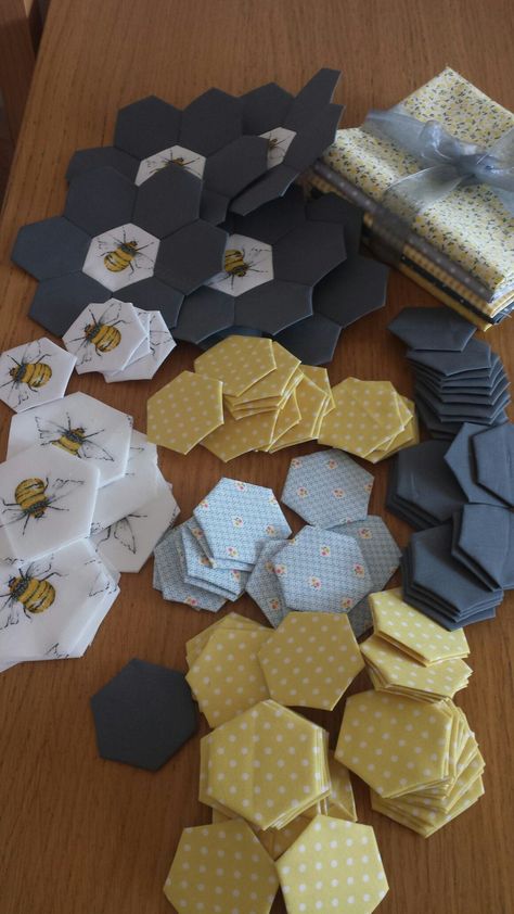 Bee Quilt Ideas, Bee Quilts Ideas, Hexagon Quilt Ideas, Bumble Bee Quilt, Hex Quilts, Grey Quilts, Bee Hexagon, Bee Quilts, Quilt Hexagon