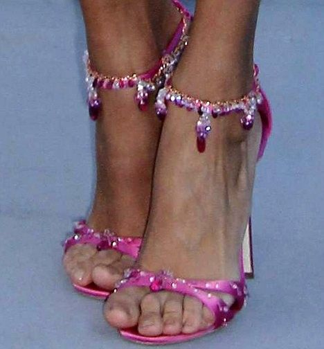 pink and delicate Diy Heels Makeover, Fuschia Heels, Anja Rubik, Colorful Heels, Gorgeous Heels, Girls Heels, Satin Heels, Gorgeous Shoes, Fabulous Shoes