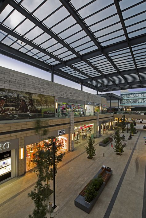 Gallery of Vía Vallejo / Grow arquitectos - 5 Shopping Mall Exterior, Flexible Architecture, Market Architecture, Shopping Center Architecture, Property Management Marketing, Shopping Mall Architecture, Beautiful Outdoor Living Spaces, Street Mall, Mall Design