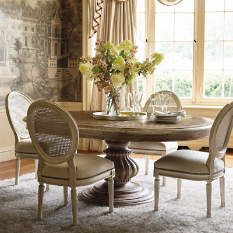 Round Back Dining Chairs, Bohemian Table, Round Dining Room Table, Dining Room Remodel, French Country Dining, Round Dining Room, Casa Country, Antique Finds, Shabby Chic Room