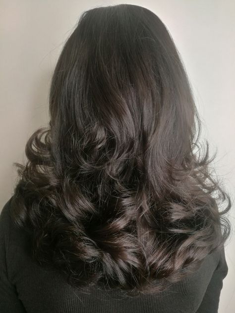 Bouncy blow wave Blow Wave, Bouncy Waves, Waves Haircut, Round Brush, Hair Ideas, Special Events, Hair Cuts, Hairstyles, Long Hair Styles