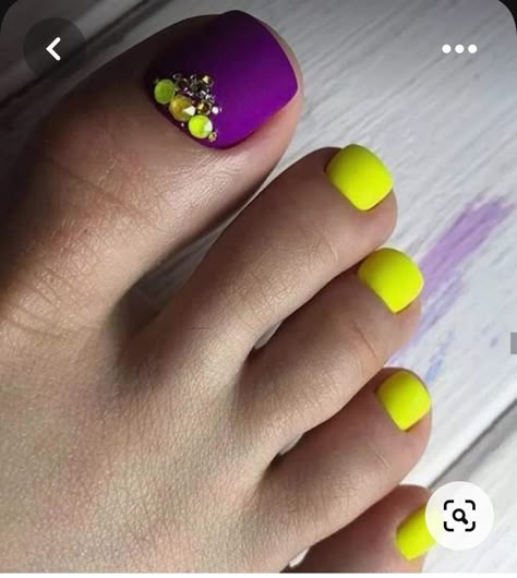 Purple Toe Nails, Toenail Art, Purple Toes, Art Nail Designs, Girls Nail Designs, Pedicure Designs Toenails, Acrylic Toe Nails, Magic Nails, Summer Toe Nails