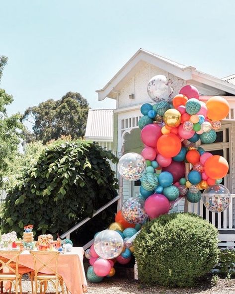 another gorgeous outdoor balloon garland (attached to a banister and porch pillar) for a rainbow themed party! the possibilities are truly… Garden Party Balloons, Balloon Arches, Balloon Ideas, Pirate Birthday, Balloon Diy, Wedding Balloons, Party Stuff, Fall Baby, Outdoor Party