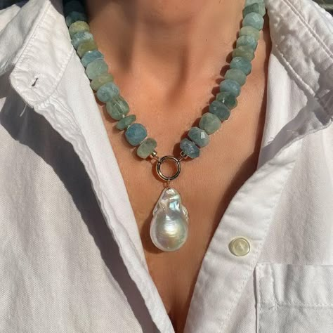 Pearl Stone Necklace, 2024 Necklace Trend, Chunky Beaded Jewelry, Chunky Beaded Necklace, Designer Pearl Necklace, Jewelry Accessories Necklaces, Large Pearl Necklace, Chunky Bead Necklace, Large Bead Necklace