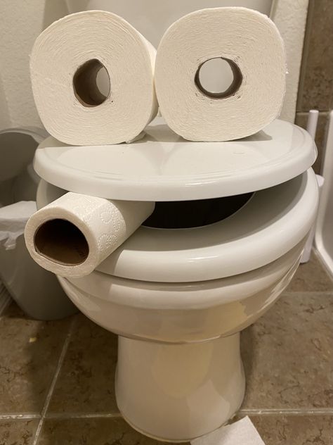 Funny April Fools Pranks, Bow Wallpaper Iphone, Pfp Pictures, Public Toilet, Easy Rolls, Bow Wallpaper, Toilet Seats, Rolling Paper, Very Funny Pictures