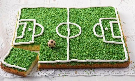 Soccer cake Kids Soccer Party, Soccer Birthday Cakes, Football Ideas, Soccer Cake, Soccer Birthday Parties, Football Cake, Soccer Birthday, Dessert Party, Soccer Party