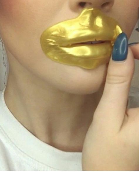 Lip Mask Aesthetic, Hairstyles For Medium Length Hair Tutorial, Mask Video, Collagen Lip Mask, Mask Aesthetic, Collagen Mask, Natural Kitchen, Hair Tutorials Easy, Gold Luxury