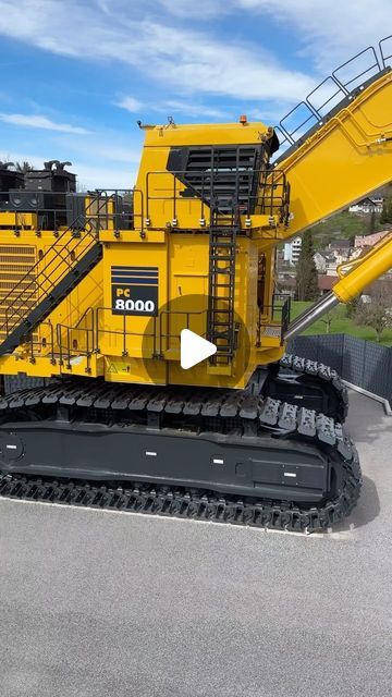 Markus Kuenzle on Instagram: "When I was there for the first time, three months ago, you could only shoot through the fence from the distance.   As soon as you’re standing right next to the Komatsu PC 8000, you get a totally different and real impression of its overwhelming size. The crawler carriers, including track shoes measure 3 meters in height and its bucket has a capacity of 55 cubic meters 😉  @appenzellerpark   #komatsupc8000 #reels #miningexcavator #twinengine #walkaround #heavyduty #v12engine #cumminspower" Pipeline Construction, Crawler Tractor, V12 Engine, Track Shoes, The Fence, Heavy Equipment, Cummins, Tractor, Fence