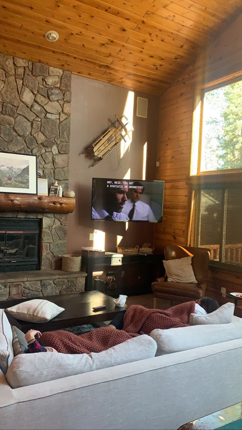 Cabin Apartment Aesthetic, Big Bear Cabin Aesthetic, Cabin Getaway Aesthetic, Cabin Trip With Friends, Cabin House Aesthetic, Cabin Trip Aesthetic, Winter Cabin Aesthetic, Party Cabin, Cabin Birthday