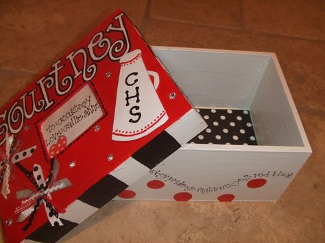 lil sis gift box Cheer Valentines Box Ideas, Cheer Gift Ideas, Big Sis Lil Sis Gifts, Cheer Sister Gifts, Cheer Box, Cheer Banquet, Senior Season, Valentines Box, High School Cheer