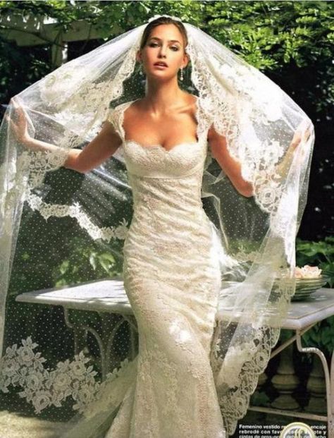 I don't like the pattern, but I love the look for you Wedding Dressses, Vintage Veils, Boda Mexicana, White Wedding Dress, A Wedding Dress, Pretty Wedding, Wedding Veils, 인물 사진, Beautiful Wedding Dresses