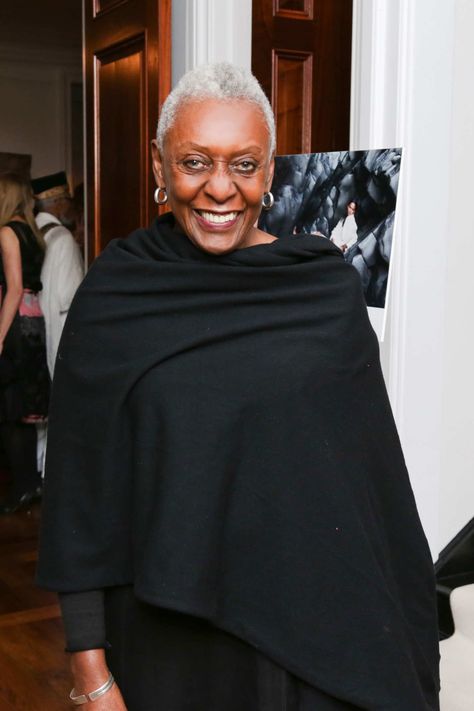 Bethann Hardison. Versailles Fashion, Bethann Hardison, Pride Looks, Black Women Style, Plus Size African, Style Development, Short Hair Model, Model Jeans, The Palace Of Versailles