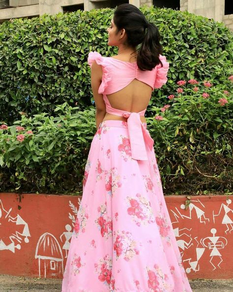 Crop Top Back Neck Designs For Lehenga, Lehenga Blouse Designs Back, Lengha Blouse, Lengha Blouse Designs, Neck Patterns, Long Skirt And Top, Blouse Tops Designs, Diy Tutu, Simple Frocks