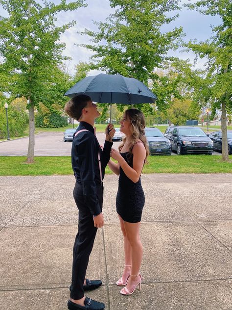 Bright, love, relationships, homecoming Homecoming Pictures In The Rain, Rainy Day Prom Pictures, Rainy Day Prom Picture Ideas, Rainy Prom Pictures, Prom Pictures In The Rain, Pictures In The Rain Couple, Prom Pictures With Umbrellas, Homecoming Couple, Couple In Rain