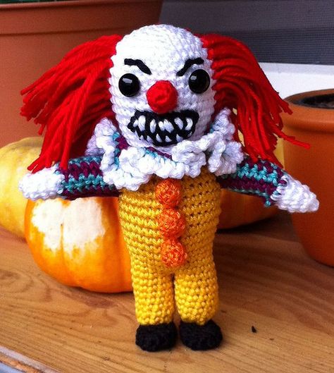 Crochet This Pennywise Amigurumi - FREE Pattern ... If You Dare ... get the pattern ... #amigurumi #pennywise #crochet Clown Crochet Pattern, Stephen King Movies, Pennywise The Clown, Pennywise The Dancing Clown, Hello Kitty Halloween, Crochet Fall, Halloween Crochet, Amigurumi Free Pattern, Crochet Dolls