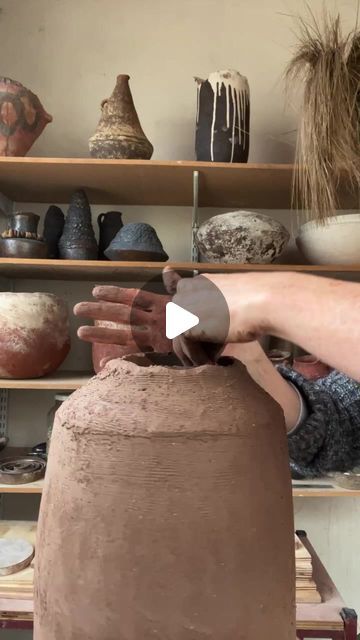 T E R E  P E N S E L on Instagram: "Instantáneas de taller
.
.
.
.
.

.
.
.
.
.
.
.
.
#handmade #art #interiordecor #coiled #contemporaryclay #design #femaleartist #clay #handcrafted #ceramic #sculpture #craftsmanship #ceramics #keramik #interior #craft #boutiquehoteldesign #object #pottery #instapottery #vase #contemporaryceramics #contemporaryart #ceramicsculpture #ceramicvase #vases #studioceramics #interiordesigner #tutorials #tutorialvideo 
." Handbuilt Pottery Sculpture, Coil Building Pottery, Pottery Techniques Handbuilt, Coil Building Ceramics, Clay Vases Pottery, Coiling Pottery, Ceramic Vases Handmade, Coil Vase, Modern Ceramics Design