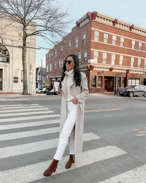 Winter White Jeans - With Love From Kat Booties Outfit Dressy, White Pants Outfit Winter, Winter White Jeans, White Booties Outfit, White Jeans Outfit Winter, White Coat Outfit, Suede Boots Outfit, White Pants Winter, Neutral Coat