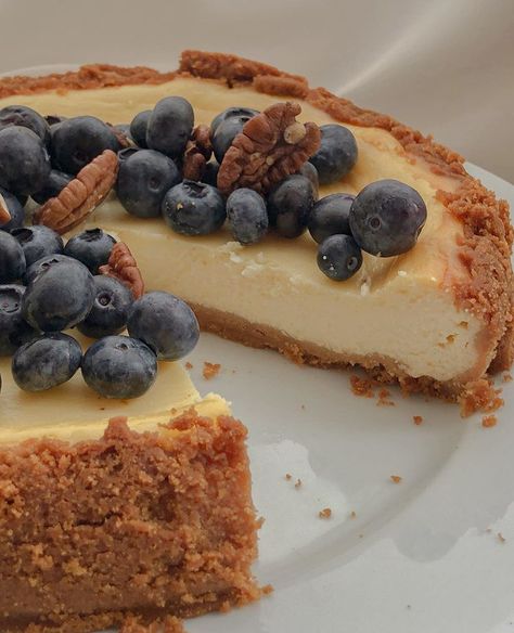 Cheesecake Wallpaper, Think Food, Food Is Fuel, Food Obsession, Cafe Food, Pretty Food, Food Cravings, Cute Food, Blueberries