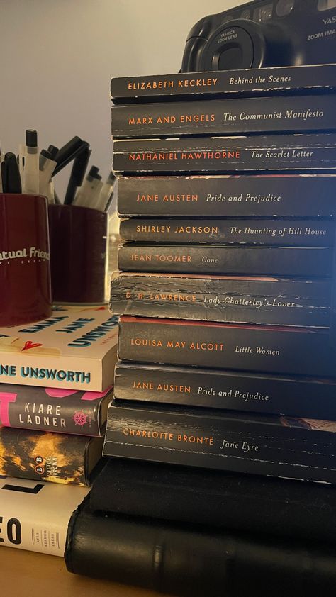 penguin classic books Classic Penguin Books, Penguin Books Aesthetic, Penguin Classics Books, Penguin Classics Aesthetic, Reading Motivation, Chaotic Academia, Penguin Classics, Book Stack, Literature Books