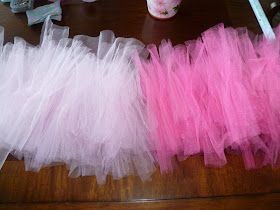 Tutu Centerpieces Diy, Tulle Centerpiece, Tulle Christmas Trees, Tutu Centerpieces, Tulle Balloons, Octonauts Birthday Party, Tutu Birthday Party, Tulle Crafts, Mesas Para Baby Shower