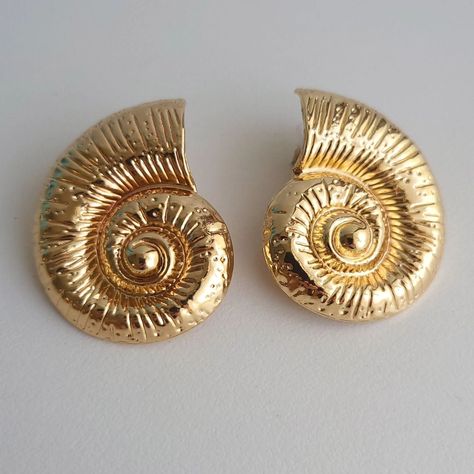 Nautilus Shell Earrings 🐚 Nautilus Earrings, Jewelry Icon, Gemini And Pisces, Icon Fashion, Gold Minimalist Jewelry, Jewellery Photography Inspiration, Nautilus Shell, Jewelry Accessories Ideas, Aesthetic Photos