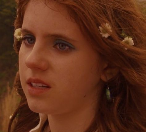 Suzy Bishop Aesthetic, Moonrise Kingdom Makeup, Wes Anderson Makeup, Wes Anderson Moonrise Kingdom Aesthetic, Suzy Bishop Makeup, Wes Anderson Stills, Suzy Moonrise Kingdom, Wes Anderson Screencap, Wes Anderson Whisper