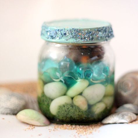 Have a favorite seashell? Make this beautiful beach-in-a-jar seashell keepsake craft to display! It's a great summer sea-inspired centerpiece, or just-for-fun idea for kids, adults, and teens! Jellyfish Craft Preschool, Diy Ocean In A Bottle, Ocean Crafts For Kids, Ocean-inspired Shell For Beach Season Gift, Sand And Seashells In Jar, Jars With Sand And Seashells, Underwater Crafts, Jellyfish Kids, Beach Theme Cupcakes