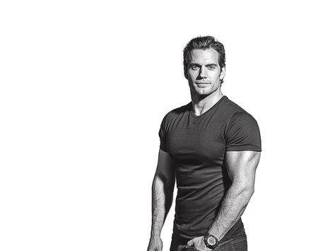 The former 'Men's Fitness' cover star got huge twice to play Superman (first for 'Man of Steel,' then for 'Batman v. Superman'). Here’s how he did it. Henry Cavill Justice League, Superman Workout, Celebrity Fitness, Bodybuilders Men, Men’s Fitness, Celebrity Workout, Men's Muscle, Arnold Schwarzenegger, Man Of Steel