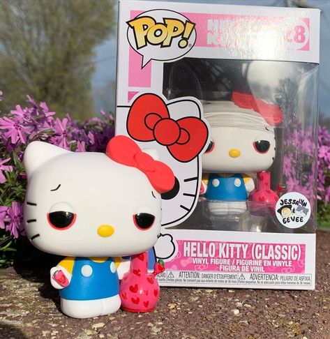 Jessalyn And Eevee on Instagram: “❤️SOLD OUT❤️ Stoner hello kitty custom funko pops with a cute pink heart bong and lighter. Only 3 premade and are available on my Etsy…” Hello Kitty Pop, Muzică Rock, Kule Ting, Tapeta Z Hello Kitty, Images Hello Kitty, Girl Cave, Funko Pop Dolls, Custom Funko, Hello Kitty Aesthetic