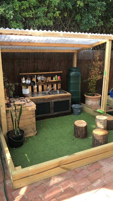 Garden Mud Kitchen, Mud Kitchen Play Area, Playhouse Mud Kitchen, School Mud Kitchen, Mud Kitchen Backyard, Covered Mud Kitchen, Mud Kitchen Garden Area, Playground Surface Material, Playhouse With Mud Kitchen