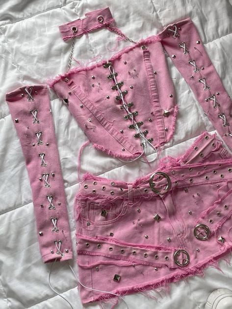 Pretty Rave Outfits, Lace Diy Clothes, Y2k Two Piece Set, Pink Biker Outfit, Y2k Stage Outfit, Y2k Upcycling, Y2k Rave Outfits, Pink Grunge Aesthetic Outfits, Pink Y2k Fashion