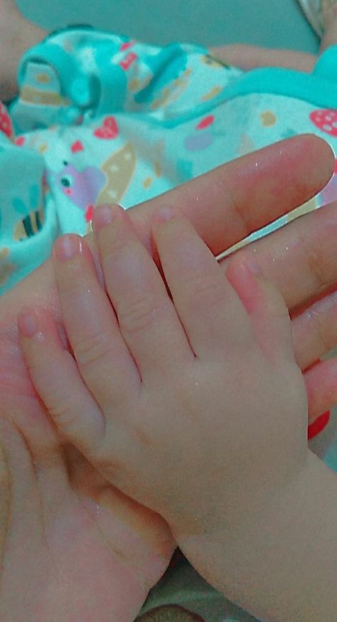 Baby Hand Pic, Dope Captions For Instagram, Good Photo Editing Apps, Baby Tumblr, Cute Babies Photography, Cute Images For Dp, Free Hand Rangoli