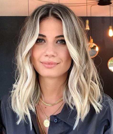 Money Piece Hair, Light Purple Hair, Haircut For Square Face, Square Face Hairstyles, Blond Balayage, Money Piece, Best Haircuts, Square Face Shape, Square Face