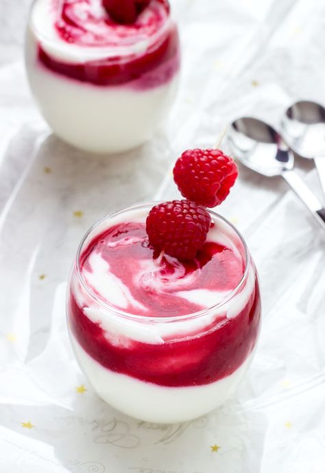 This simple low-fat raspberry parfait based on cottage cheese rather than cream is a perfect destination for fresh or frozen raspberries. Serve it as a dessert, a breakfast, or a healthy movie-snac... Raspberry Cottage Cheese, Cottage Cheese Parfait, Sweet Cottage Cheese, Cottage Cheese Dessert, Raspberry Parfait, Raspberry Cottage, Cottage Cheese Dessert Recipes, Cottage Cheese Desserts, Queso Cottage