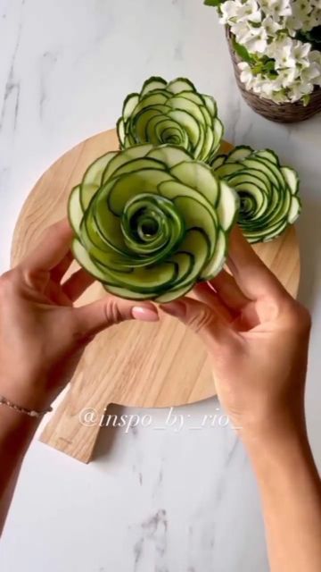 craft ideas channell on Instagram: "Super Salad Decoration Ideas - Cucumber 🥒 Rose Carving Garnish . . . . . #VegetablePlate #fooddecoration #Roseflower #Flower #Vegetable #Carving #Garnish #Food #Decoration #Party #Garnishing" Cucumber Roses How To Make, Cucumber Rose, Michelin Food, Charcuterie Meats, Michelin Chef, Michelin Star Food, Edible Roses, Chefs Plate, Vegetable Plate