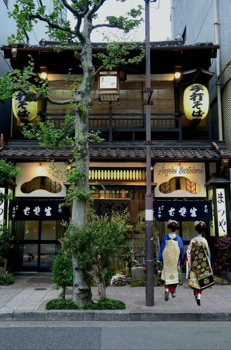 Japanese house style Japanese Structure, Japanese Buildings, Restaurant Exterior, Japan Architecture, Asian Architecture, Japan Street, Japan Culture, Aesthetic Japan, Traditional Landscape