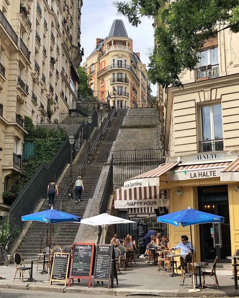 Paris Dream, France Aesthetic, Music Instagram, Paris Vibes, Love Paris, The Staircase, Parisian Life, Moving To Paris, Paris Aesthetic