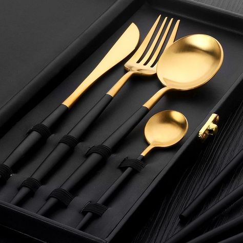 Cutlery Aesthetic, Assiette Design, Luxury Cutlery, Hello Kitty Kitchen, Gold Cutlery Set, Cutlery Set Stainless Steel, Cutlery Design, Gold Cutlery, Luxury Camping