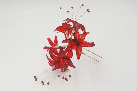 Gorgeous red spider lily (also known as hell flower) hair piece, handmade from resin and wire.  Kanzashi style  hair accessory, perfect for special occasions such as summer weddings, balls, festivals and proms.  All colours can be customised to suit any bridal party or outfit. Complete with customised presentation box, this Kazashi style / bun pin epitomises elegance.  Feel yourself to be the belle of the ball with this unique hair ornament - individually made to a colour and size to suit your w Red Spider Lily Dress, Blue Spider Lily Accessories, Red Spider Lily With Butterfly, Red Spider Lily Painting, Red Spider Lily Hairpin, Bun Pins, Red Spider Lily, Flower Hair Pieces, Unique Hairstyles