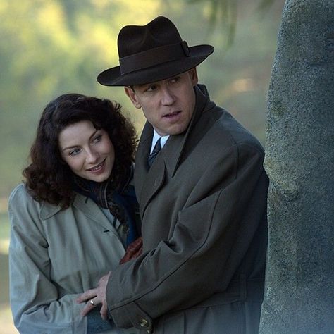 Outlander's Claire and 1st husband Frank Randall Frank Randall, Outlander Trailer, Jack Randall, Tobias Menzies, Claire Randall, Starz Tv Series, Outlander Claire, Diana Gabaldon Outlander Series, Outlander Season 1