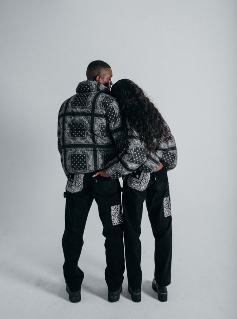 Black Fashion Couple, 2000s Couple Photoshoot, Couples Streetwear, Streetwear Couple, Couple Streetwear, Beautiful Photoshoot Ideas, Couple Fits, Cute Couple Outfits, Matching Couple Outfits