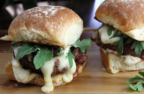 Brie-Stuffed Elk Sliders with Tarragon Garlic Mayonnaise | NevadaFoodies – Wild Game Recipes Elk Sliders, Elk Burgers, Elk Burger, Elk Meat Recipes, Bacon Wrapped Steak, Pot Roast Brisket, Wagyu Beef Burger, Cooking Meme, Garlic Mayonnaise