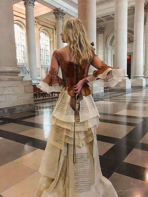 Inspired by vintage book covers and other unexpected materials, French designer Sylvie Facon creates unique evening gowns Sylvie Facon, Fashion French, Book Dress, High Fashion Dresses, French Designer, Special Dresses, Dress Images, Dress Cover, 여자 패션