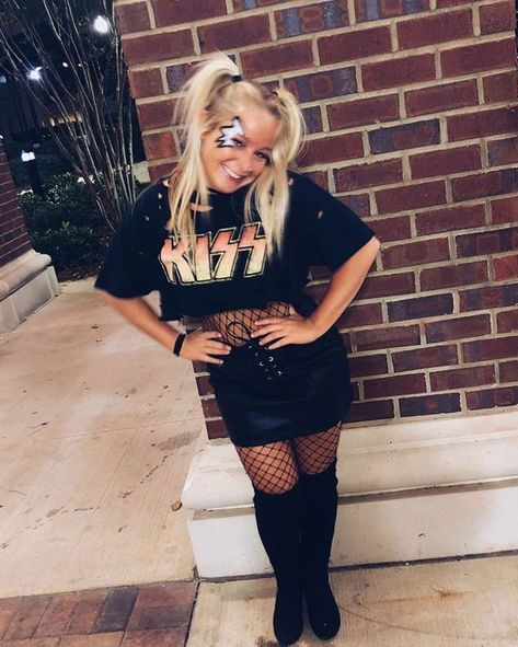 umm what a hot college halloween costume ideas! Halloween Costume Teenage Girl, Kiss Halloween Costumes, Rockstar Costume, Angel Halloween Costumes, College Halloween Costumes, Kostum Halloween, Sophia Lee, Costumes College, Best Friend Halloween Costumes