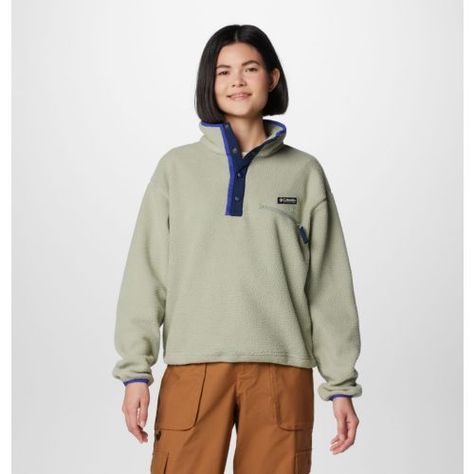 A classic for utility and style. Crafted of plush textured fleece to ward off chill, this snap-front pullover features a customizable drawstring waist and handy zip pocket. Bob Chapeau, Columbia Fleece, Extra Long Sleeves, Cozy Pullover, Logo Label, Sportswear Brand, Womens Fleece, Columbia Sportswear, Crop Sweatshirt